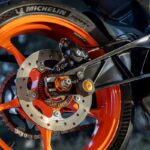 「【90％が新設計】KTM・390DUKE 海外試乗記｜排気量アップで一段と力強く、高速コーナーもピタッと安定！」の4枚目の画像ギャラリーへのリンク