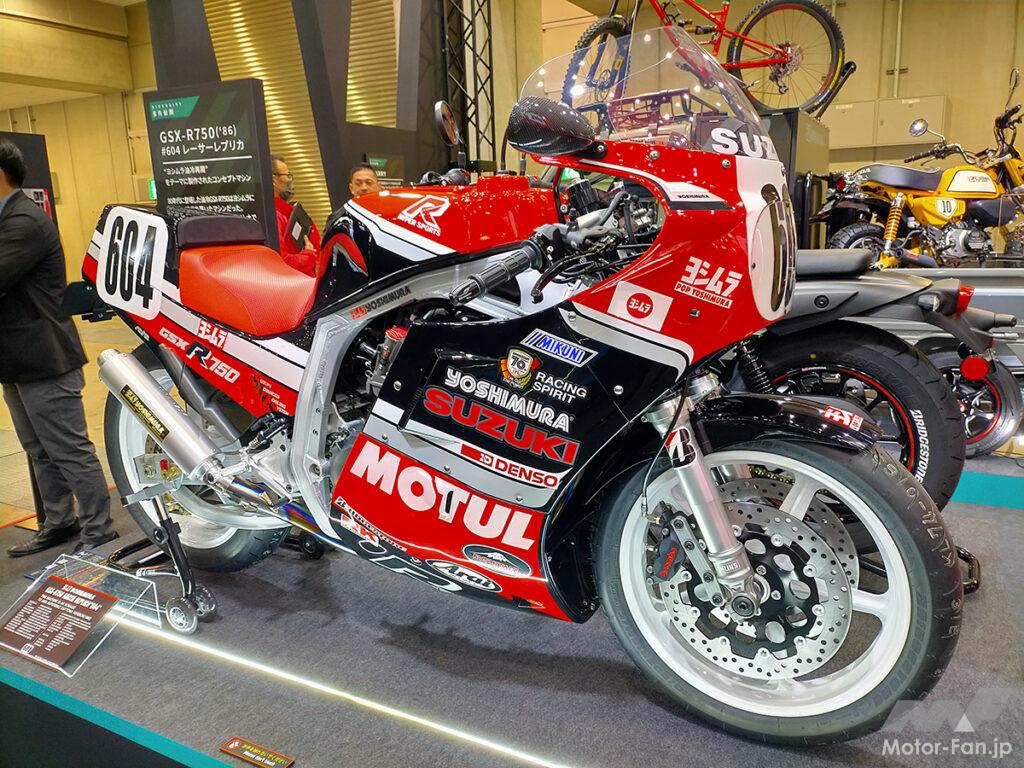 「“ポップ・ヨシムラ”が手掛けた世界初の集合管を装着したホンダ ドリームCB750FOURレーサー。1986年デイトナ＆8耐出場のヨシムラスズキGSX-R750もあり｜モーターサイクルショー2024」の10枚目の画像