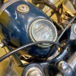 「1950年代にバイクメーカーだった老舗「コミネ」の超お宝車2台！　50ccの巨人（ジャイアント）号／125ccのKB-1｜モーターサイクルショー2024」の8枚目の画像ギャラリーへのリンク