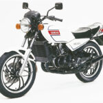 「名車を振り返る。ナナハンキラー・ヤマハRZ350（1981年）｜伝説のCB750F（3.24kg/馬力）を凌ぐ驚愕のパワーウエイトレシオ（3.17kg/馬力）」の9枚目の画像ギャラリーへのリンク