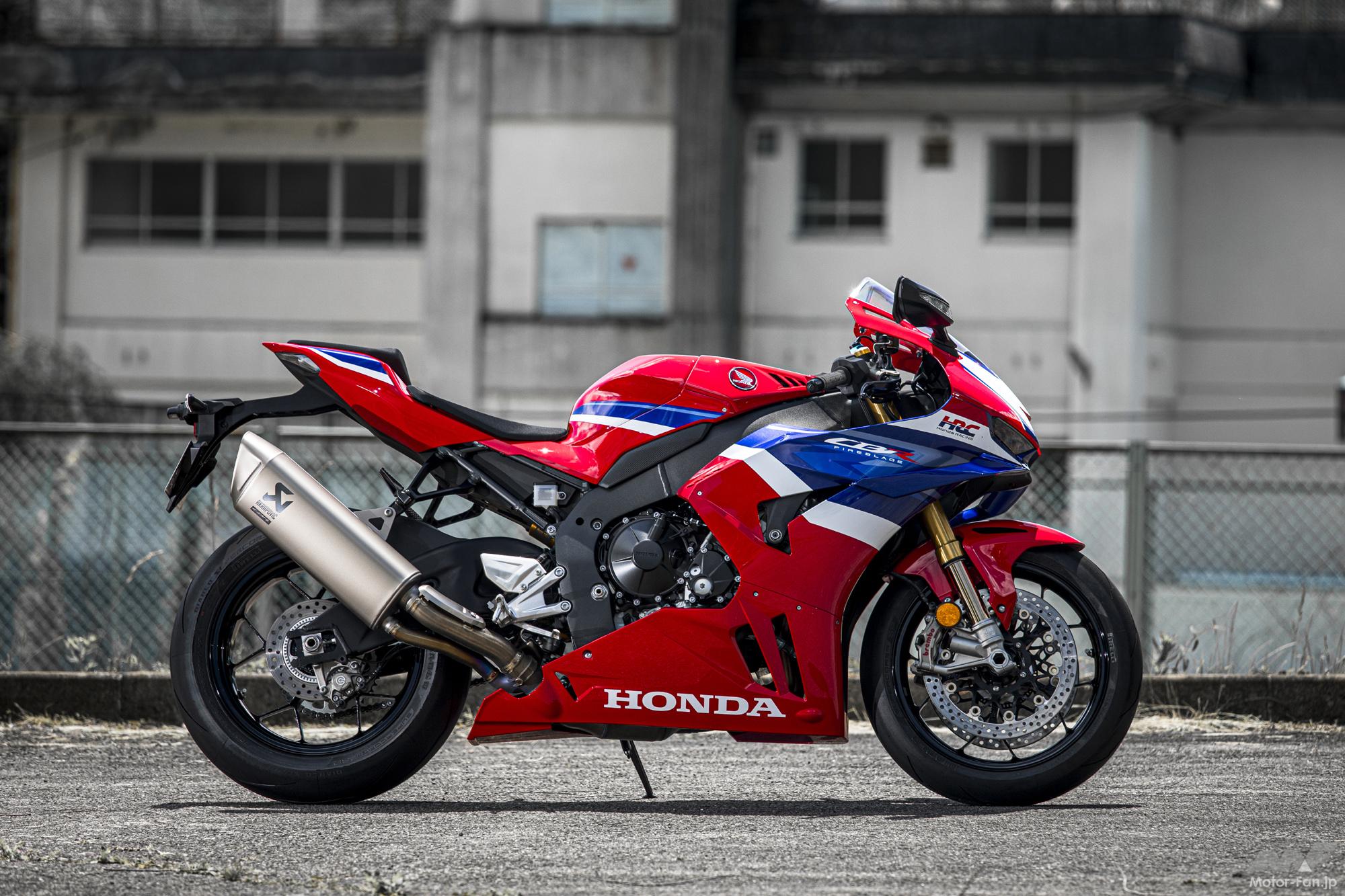 「ホンダ・CBR1000RR-R FIREBLADE SPで郊外を疾走。｜高回転型エンジンとは思えぬ、大人びたパワー特性でした！」の1枚めの画像