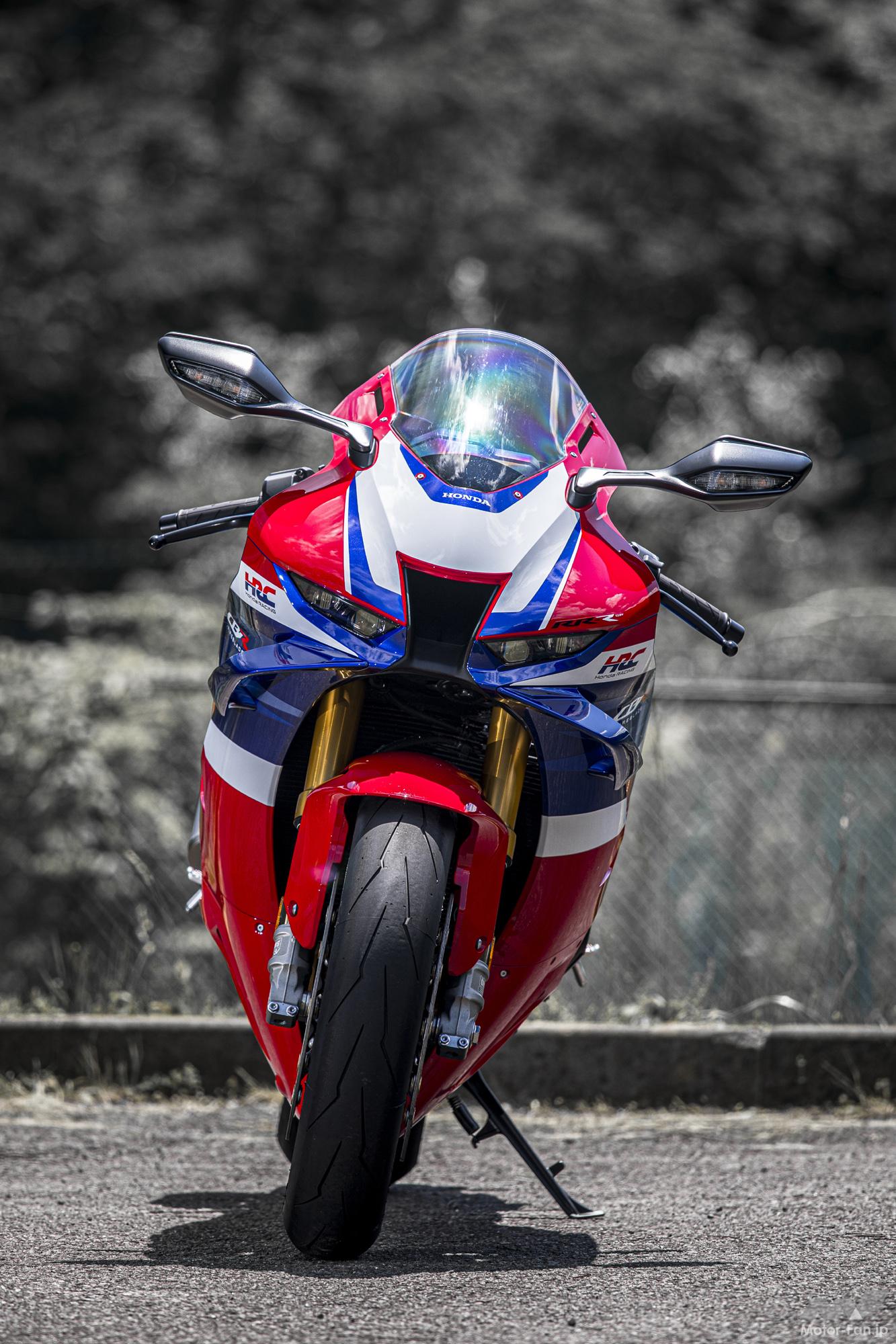 「ホンダ・CBR1000RR-R FIREBLADE SPで郊外を疾走。｜高回転型エンジンとは思えぬ、大人びたパワー特性でした！」の6枚めの画像