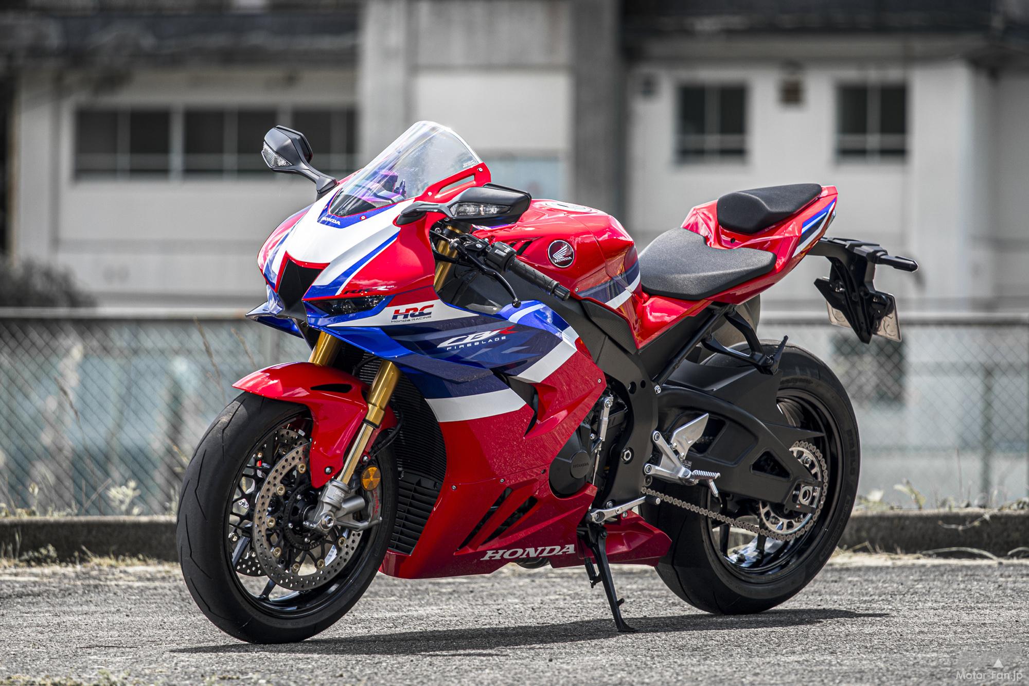 「ホンダ・CBR1000RR-R FIREBLADE SPで郊外を疾走。｜高回転型エンジンとは思えぬ、大人びたパワー特性でした！」の5枚めの画像