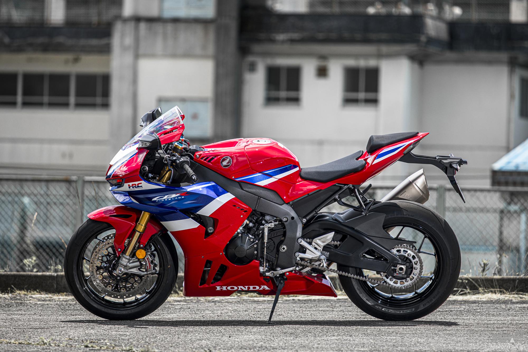 「ホンダ・CBR1000RR-R FIREBLADE SPで郊外を疾走。｜高回転型エンジンとは思えぬ、大人びたパワー特性でした！」の4枚めの画像