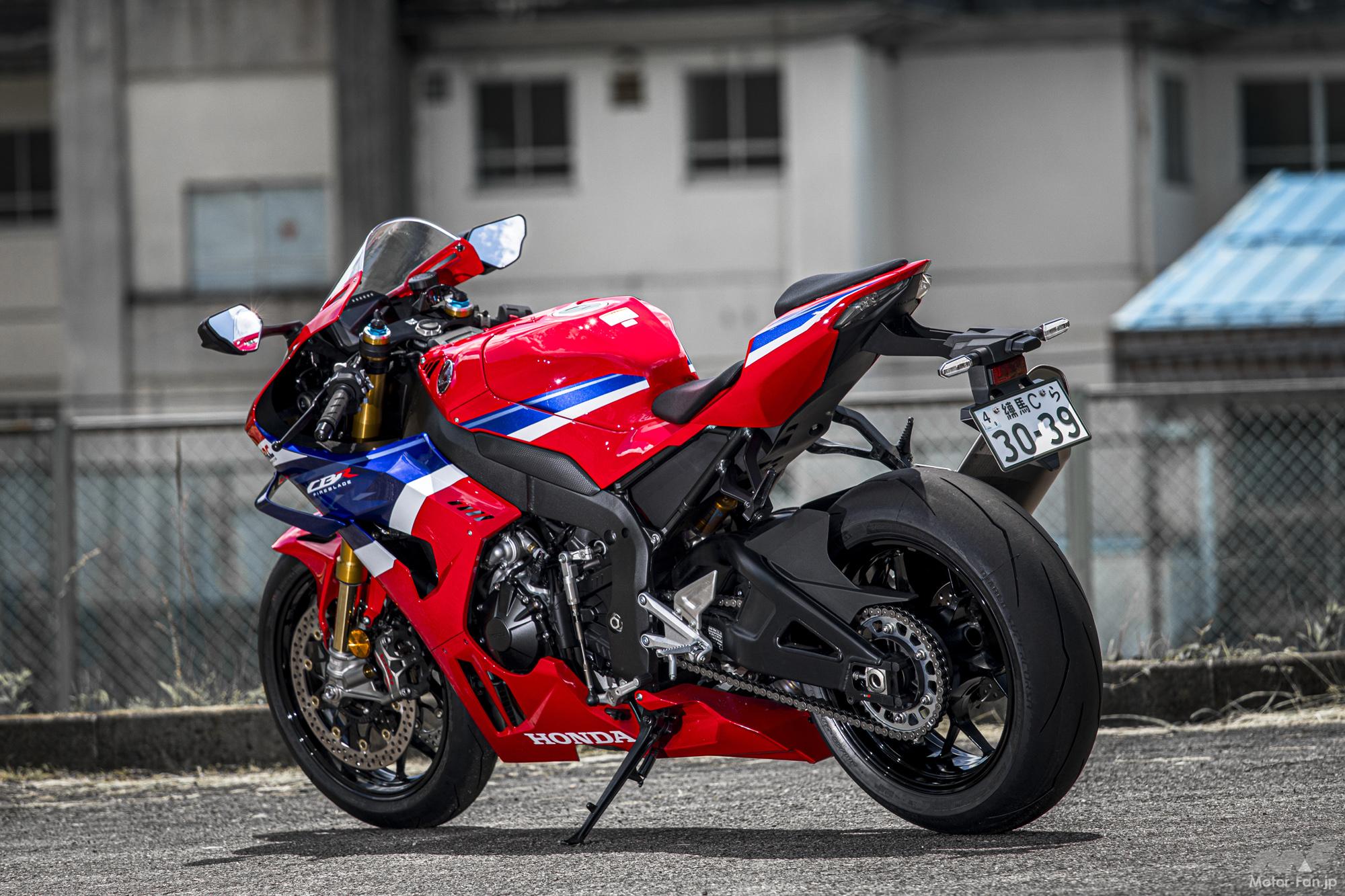 「ホンダ・CBR1000RR-R FIREBLADE SPで郊外を疾走。｜高回転型エンジンとは思えぬ、大人びたパワー特性でした！」の3枚めの画像