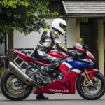 「ホンダ・CBR1000RR-R FIREBLADE SPで郊外を疾走。｜高回転型エンジンとは思えぬ、大人びたパワー特性でした！」の17枚目の画像ギャラリーへのリンク