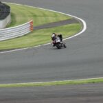 「ビンテージバイクが疾走するMCFAJクラブマンロードレースでついにバガーレーサーが初参戦!!｜半世紀以上昔のバイクからサイドカーまで走る国内最大級のアマチュアロードレースに新風が吹き込んだ」の12枚目の画像ギャラリーへのリンク