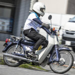 「【猛暑とバイク】首と肩を氷で冷やす！はバイクでも有効？　超冷却ネックアイスバッグを試した結果……涼しいけどちょい肩が凝った。」の2枚目の画像ギャラリーへのリンク