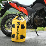 「大切な荷物を泥や雨から守る防水バッグ、NEWカラー登場！容量は30L・40L・60Lあり【デイトナ】」の17枚目の画像ギャラリーへのリンク