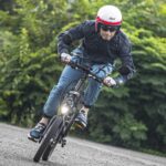 「フツーの電動バイクより、コッチの方が可能性ありかも !?　原付一種枠の電動モペッド“e-PO（イーポ）”試乗記」の1枚目の画像ギャラリーへのリンク