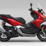 レッドとブラックが新カラーに！ ホンダ、アドベンチャースタイルのスクーター「ADV160」のカラバリを変更 ｜ Motor-Fan  BIKES[モーターファンバイクス]