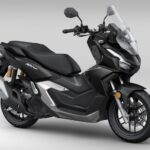 「レッドとブラックが新カラーに！　ホンダ、アドベンチャースタイルのスクーター「ADV160」のカラバリを変更」の2枚目の画像ギャラリーへのリンク