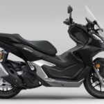 「レッドとブラックが新カラーに！　ホンダ、アドベンチャースタイルのスクーター「ADV160」のカラバリを変更」の5枚目の画像ギャラリーへのリンク