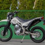 「シート高が低めのトレッキング向きバイク｜カワサキKLX230 シェルパがツーリングの楽しさを広げる！」の2枚目の画像ギャラリーへのリンク