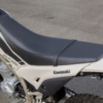 「シート高が低めのトレッキング向きバイク｜カワサキKLX230 シェルパがツーリングの楽しさを広げる！」の12枚目の画像ギャラリーへのリンク