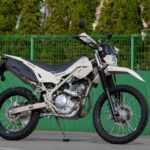 「シート高が低めのトレッキング向きバイク｜カワサキKLX230 シェルパがツーリングの楽しさを広げる！」の1枚目の画像ギャラリーへのリンク