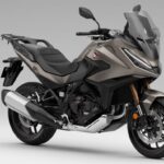 「5段階ウインドスクリーンが調節しやすくなった！ ホンダ、スポーツツアラー「NT1100」を発売」の1枚目の画像ギャラリーへのリンク