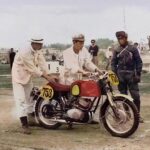 「昭和バイク話｜65年ぶりに聖地に帰還した2ストパラレルツイン、浅間仕様のヤマハYDS1｜参加したヴィンテージレーサー【1／3】」の4枚目の画像ギャラリーへのリンク