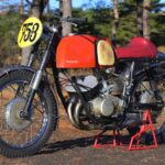 「昭和バイク話｜65年ぶりに聖地に帰還した2ストパラレルツイン、浅間仕様のヤマハYDS1｜2024年のグリズリーカップ・浅間T.T.に参加したヴィンテージレーサ【1／3】」の11枚目の画像ギャラリーへのリンク