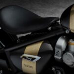 「トライアンフからシリアルナンバー入りの限定車。新型「BONNEVILLE BOBBER TFC」を発表」の4枚目の画像ギャラリーへのリンク