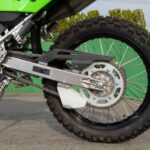 「カワサキの新型KLX230シリーズは３種類が存在する。モタード仕様のKLX230SMは2025年1月に発売」の8枚目の画像ギャラリーへのリンク