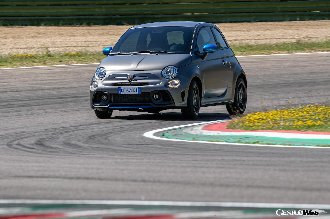 アバルト F595 デビュー フォーミュラ イタリアとf4をフィーチャーした特別仕様車 画像ギャラリー 2枚目 全23枚 Genroq Web ゲンロク ウェブ