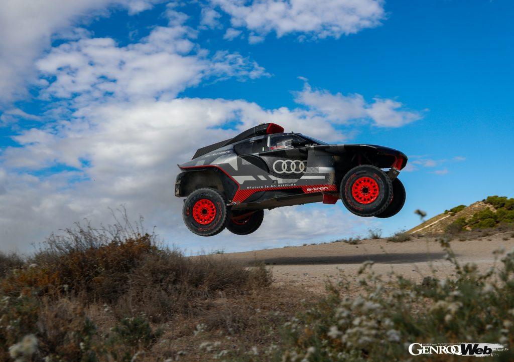 2021年のダカール・ラリーに向けて、電動バギー「RS Q e-tron」がスペインで8日間のテストを敢行