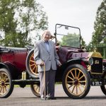 「101歳の現役ドライバー、T型フォードと最新のフォード マスタング マッハ-Eをドライブ 【動画】」の7枚目の画像ギャラリーへのリンク