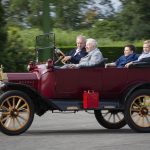 「101歳の現役ドライバー、T型フォードと最新のフォード マスタング マッハ-Eをドライブ 【動画】」の10枚目の画像ギャラリーへのリンク