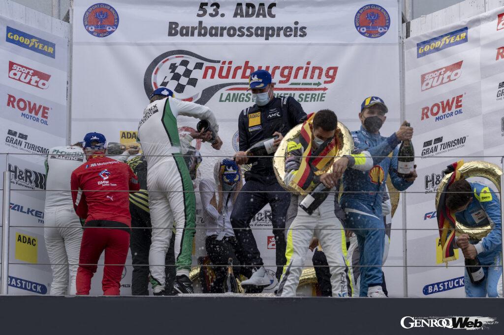 「アストンマーティン ヴァンテージ GT3、ニュルブルクリンク耐久シリーズで英国勢初勝利 【動画】」の7枚目の画像