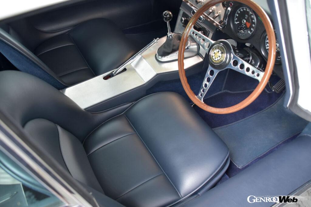 希少なパールグレーとダークブルーの組み合わせ、1964年製「ジャガー Eタイプ シリーズ1 FHC」のレストアを完了
