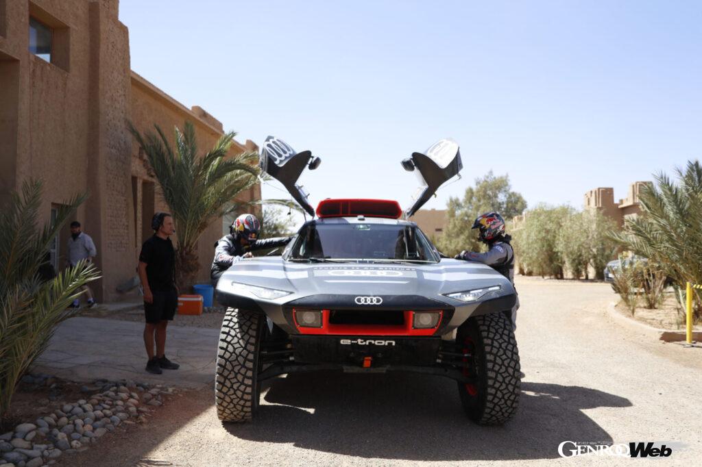 「ダカールを目指すアウディRS Q e-tron。「砂漠で充電」を可能にした電動ラリーマシンがモロッコを走る」の17枚目の画像