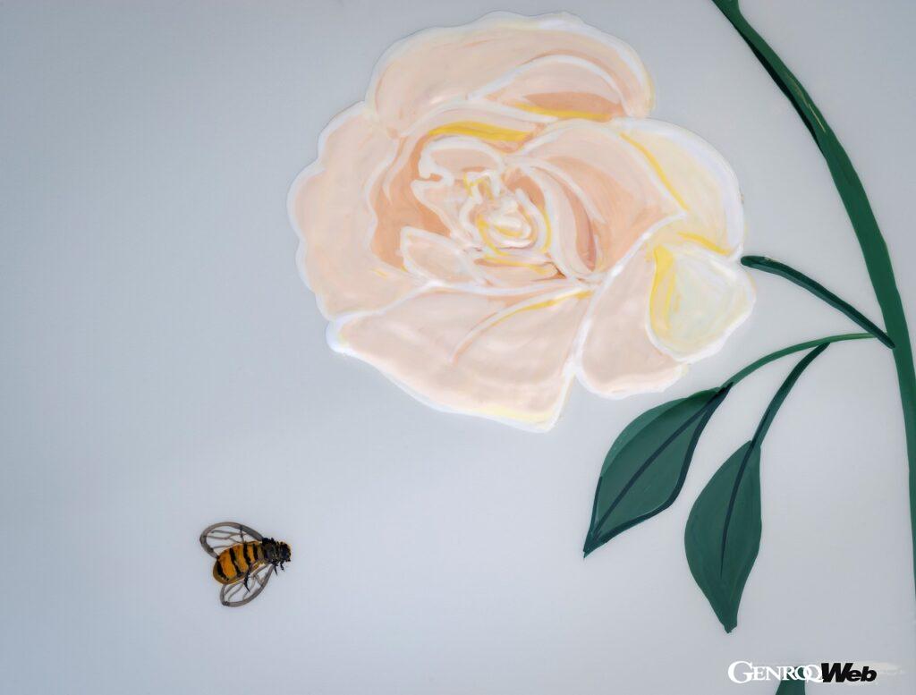 ミツバチとバラをボンネットに描いたロールス・ロイス ファントム、ロンドン・クラフト・ウィークに合わせて公開