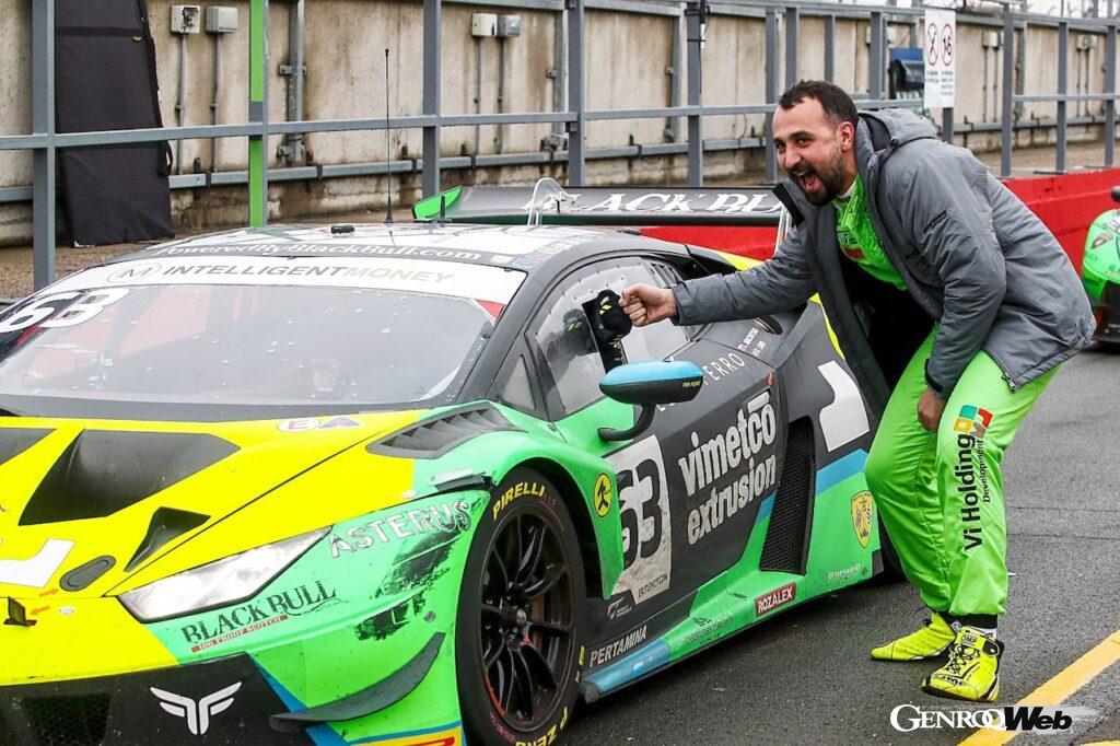 バーウェル・モータースポーツのランボルギーニ ウラカン GT3 EVO、英国GT選手権で2年連続のタイトルを獲得