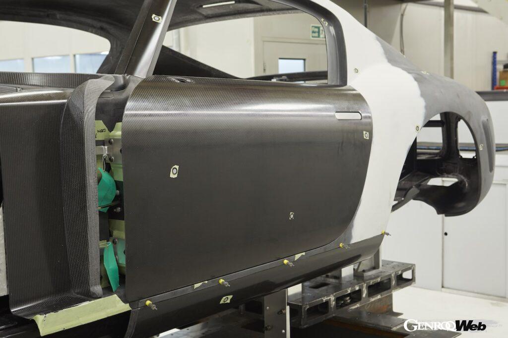 「RML ショートホイールベース、完成に向けてカーボンファイバー製ボディワークを装着」の4枚目の画像