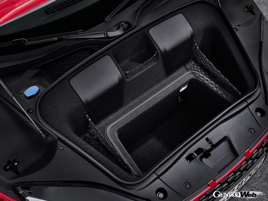 「アウディ R8のRWDモデルがパワーアップ！ 自然吸気V10を味わい尽くせるスーパースポーツ」の17枚目の画像