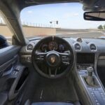 「ポルシェ 718 ケイマン GT4 RSデビュー！ 最高出力500ps、大幅な軽量化とパフォーマンスアップを達成 【動画】」の16枚目の画像ギャラリーへのリンク