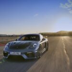 「ポルシェ 718 ケイマン GT4 RSデビュー！ 最高出力500ps、大幅な軽量化とパフォーマンスアップを達成 【動画】」の7枚目の画像ギャラリーへのリンク