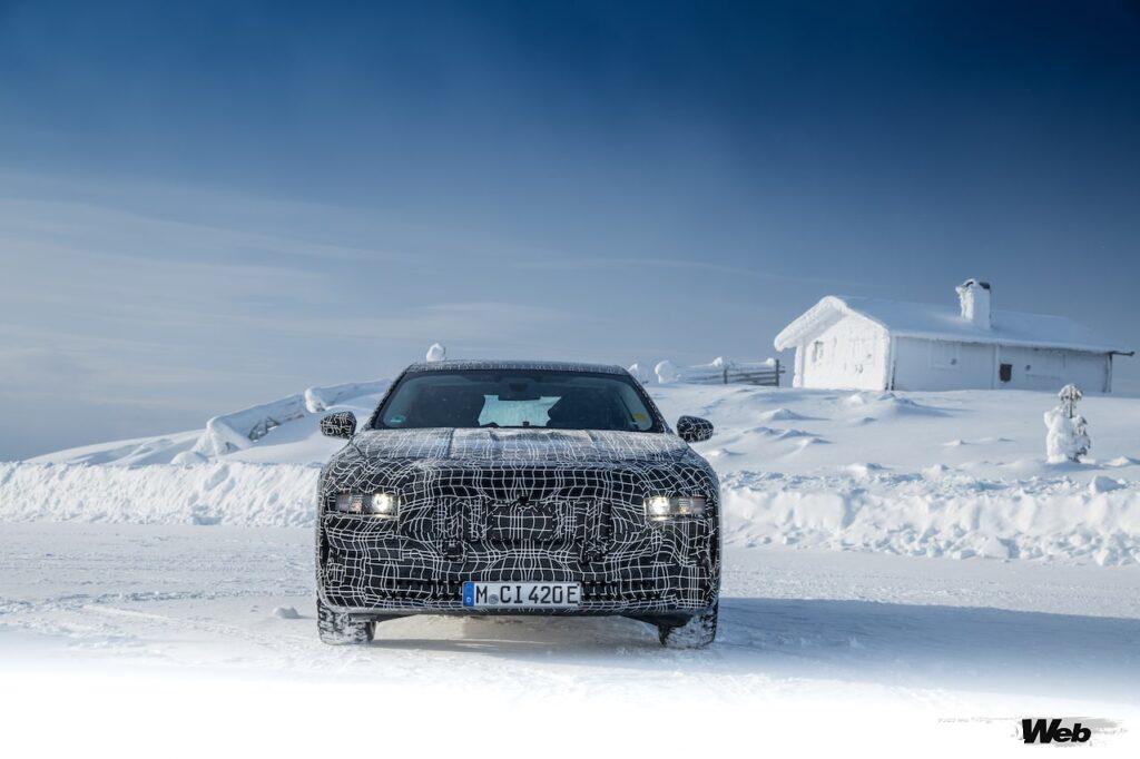 「電動ラグジュアリーサルーン「BMW i7」、ワールドプレミアに向けて北極圏でテストを敢行」の1枚目の画像