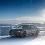 「電動ラグジュアリーサルーン「BMW i7」、ワールドプレミアに向けて北極圏でテストを敢行」の2枚目の画像ギャラリーへのリンク