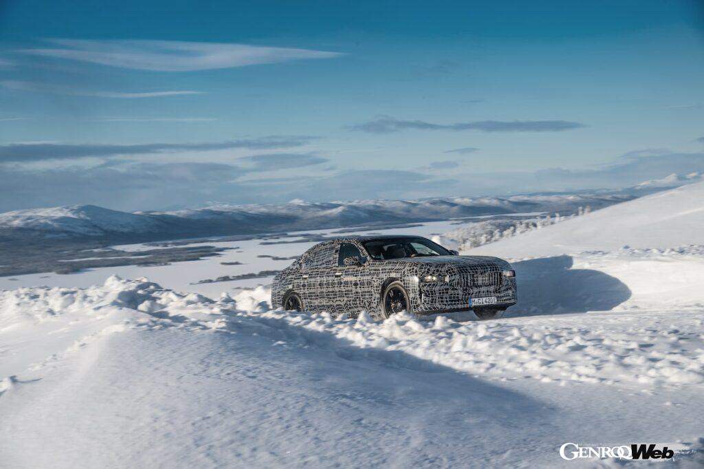 「電動ラグジュアリーサルーン「BMW i7」、ワールドプレミアに向けて北極圏でテストを敢行」の4枚目の画像