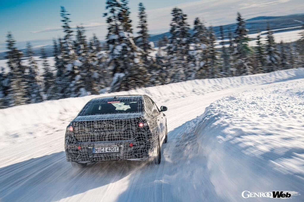 「電動ラグジュアリーサルーン「BMW i7」、ワールドプレミアに向けて北極圏でテストを敢行」の12枚目の画像