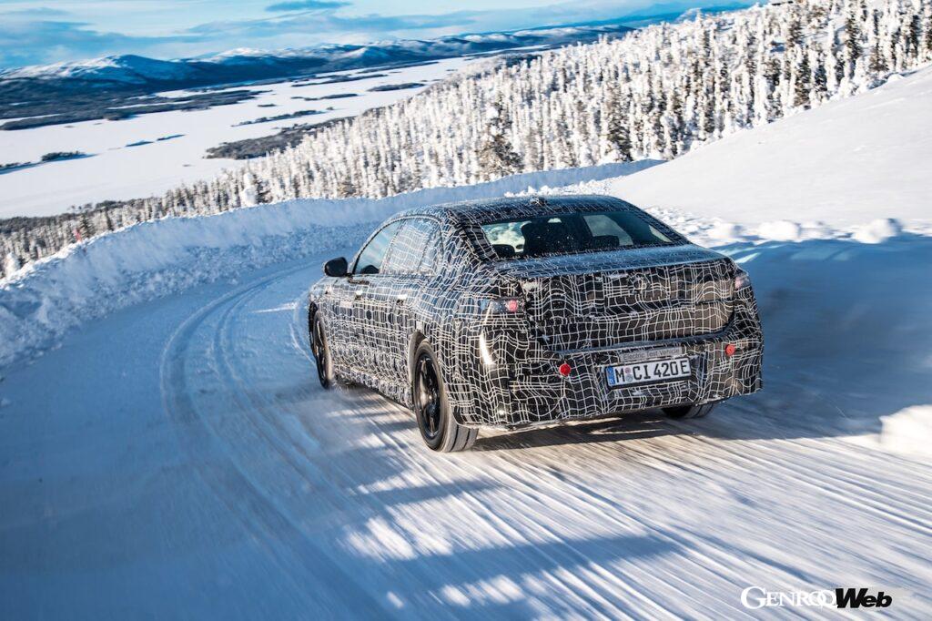 「電動ラグジュアリーサルーン「BMW i7」、ワールドプレミアに向けて北極圏でテストを敢行」の14枚目の画像