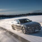 「電動ラグジュアリーサルーン「BMW i7」、ワールドプレミアに向けて北極圏でテストを敢行」の17枚目の画像ギャラリーへのリンク
