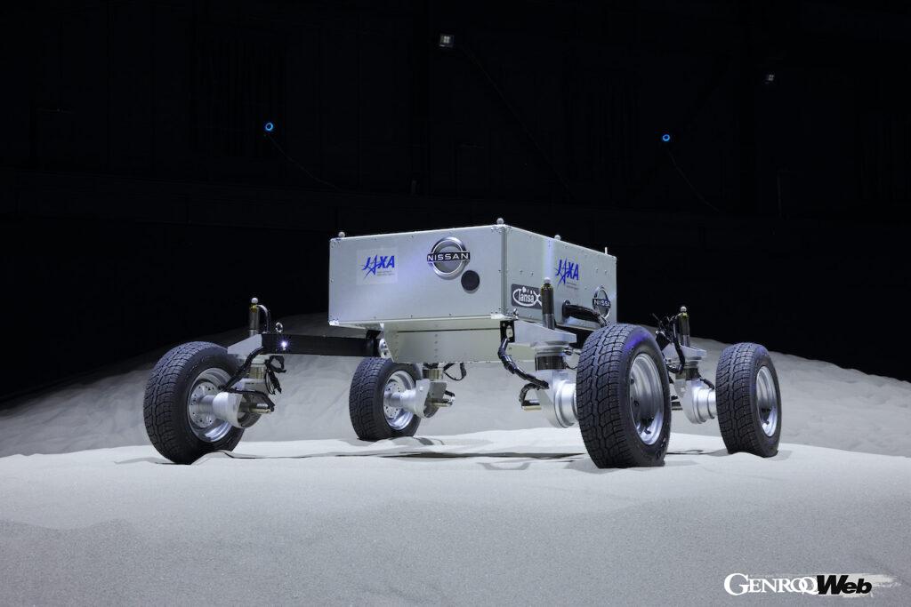 JAXAと日産自動車が共同開発した月面ローバ試作機。