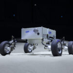 JAXAと日産自動車が共同開発した月面ローバ試作機。