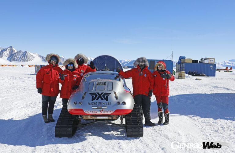 ヴァルキリー・ギブスのスキッド＆クローラー仕様ポルシェ 356 A、南極大陸のスタート地点に上陸