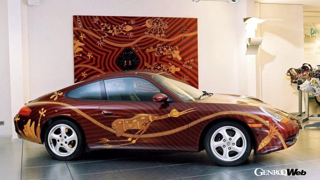 1998年にオーストラリア・メルボルンで公開されたのが、先住民族出身のアーティスト「ビギビラ」によって描かれたタイプ996だ。