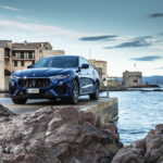 マセラティ レヴァンテのハイブリッドモデル「GT ハイブリッド」上陸！ エコでラグジュアリーな最新SUV - GQW_Maserati_Levante_Maserati_Levante_Hybrid_Blu_Emozione_@_Saint_Tropez_02