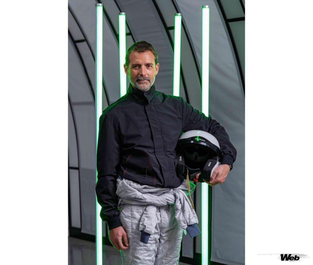 「ロータス エヴァイヤのオーナーだけが入手可能！サヴィル・ロウの流儀で仕立てる超絶レアなドライビングジャケット」の3枚目の画像